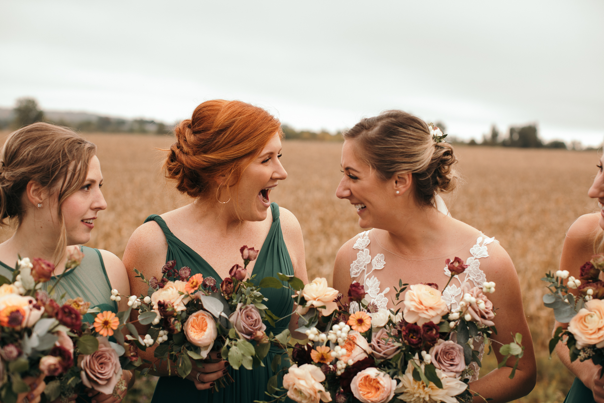 bride and red head sister