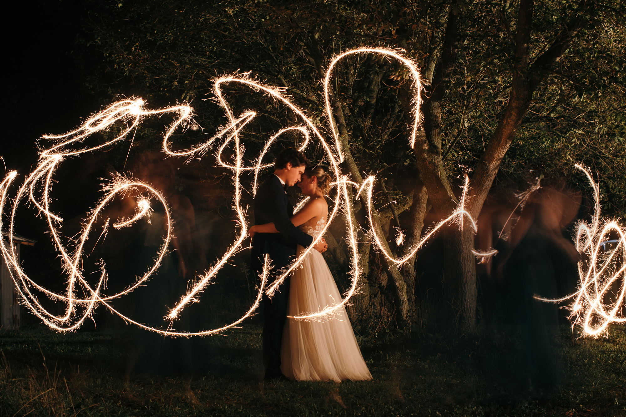 sparkler wedding photo sparklers
